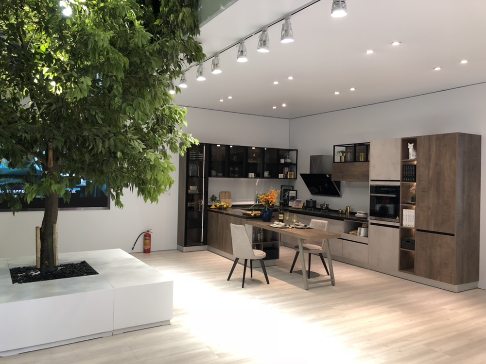 恒峰g22全新环保概念馆亮相成都国际家具展，引领环保新风尚！